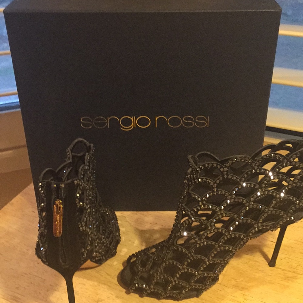 Sergio Rossi heals.